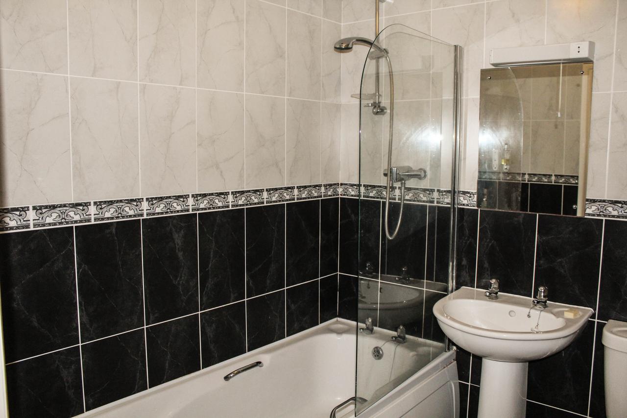 The Duke Of Edinburgh Inn Newgale Room photo